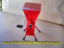 Load and play video in Gallery viewer, Hand Crank Walnut Cracker -  Nutcracker For Nuts - Easy to Use Walnut Cracking Machine - Walnut, Hazelnut, Kernel Cracking Nut Crackers
